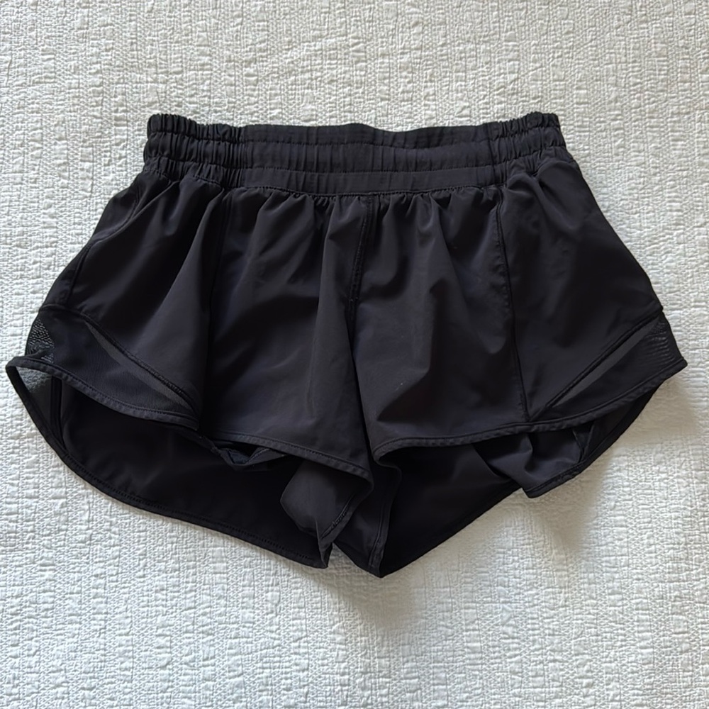 Lululemon Hotty Hot low rise short size 6